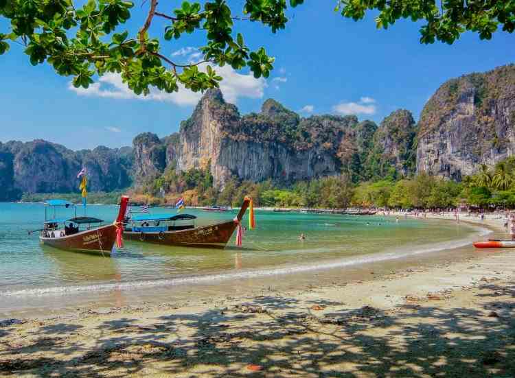 Amendă de 2000 de dolari pentru turiștii din Thailanda care folosesc creme de protecție solară ce conțin substanțe chimice