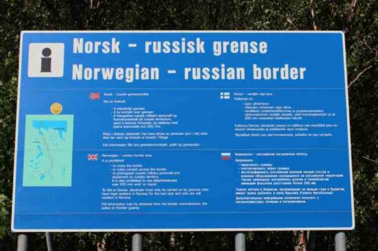 „Nu urinați spre Rusia“ - Semnul ciudat de la granița dintre Norvegia și Rusia
