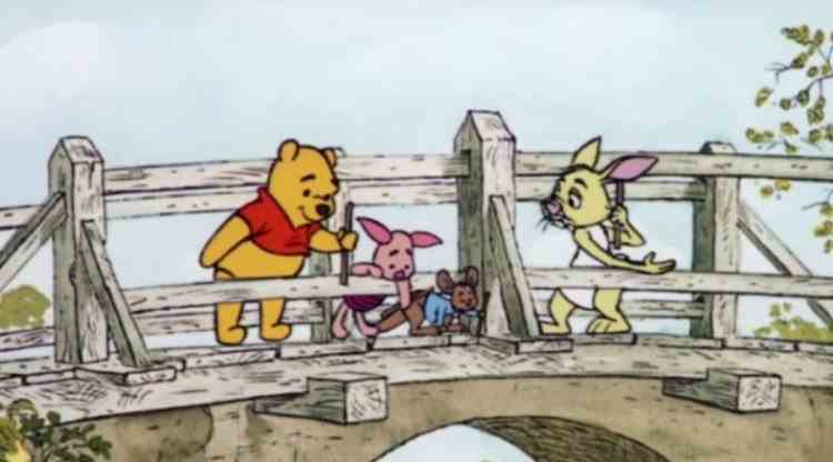 FOTO: Un pod de lemn, care a inspirat Aventurile lui Winnie-the-Pooh, a fost vândut la licitație cu peste 150000 de euro