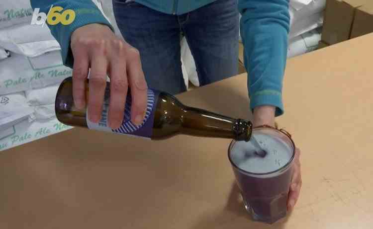 VIDEO: Un producător de bere din Franța a inventat o nouă delicatesă - Berea albastră