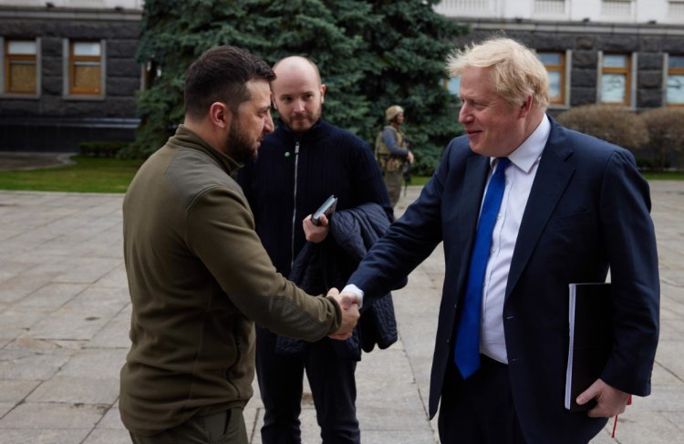 Boris Johnson, vizită surpriză la Kiev - Premierul britanic a mers 600 de kilometri cu mașina, pentru a-l întâlni pe Volodimir Zelenski