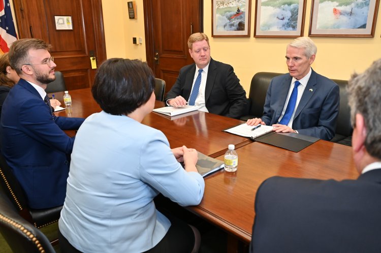 Prim-ministra Natalia Gavrilița, în discuții cu senatorii americani Steven Daines și Robert Portman