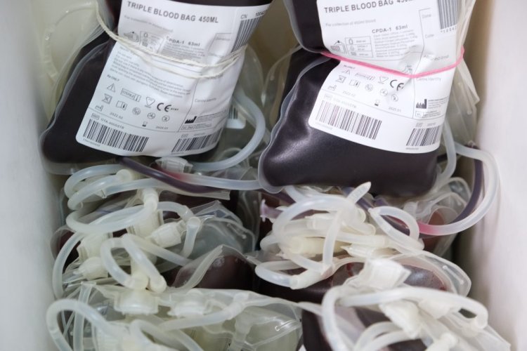 Lucrătorii medicali donează sânge și îndeamnă cetățenii să ajute și ei la salvarea vieților