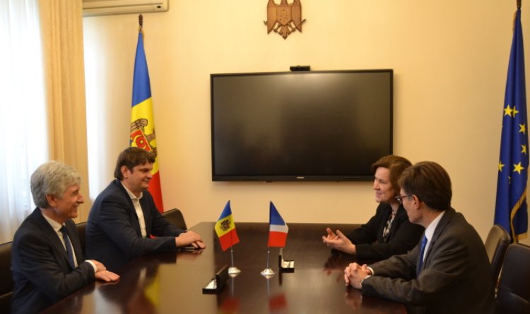 Agenția Franceză de Dezvoltare alocă 60 de milioane de Euro pentru sectorul energiei durabile și cel feroviar din Moldova