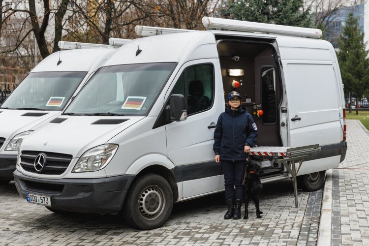 Două microbuze donate Serviciului Vamal de către Republica Federală Germania