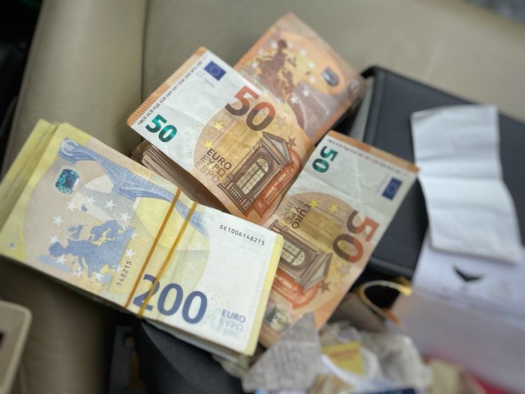 Intenționa să introducă ilicit în Republica Moldova peste 50 mii Euro, însă s-a ales fără bani și riscă dosar penal