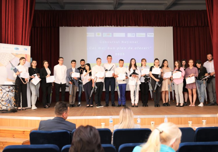Ideile antreprenoriale inovatoare ale elevilor, premiate de Ministerul Educației și Cercetării la concursul național „Cel mai bun plan de afaceri”
